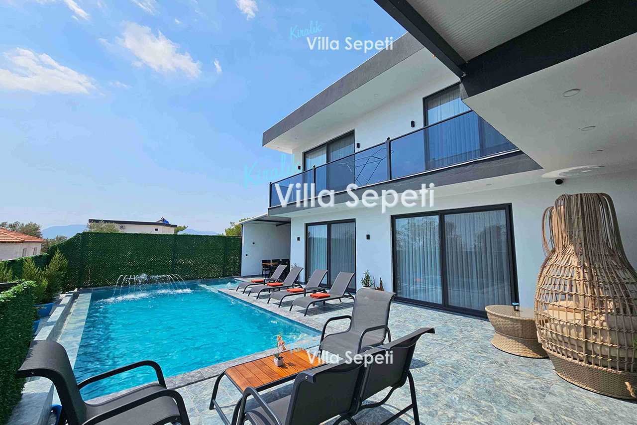 Villa Karaçi