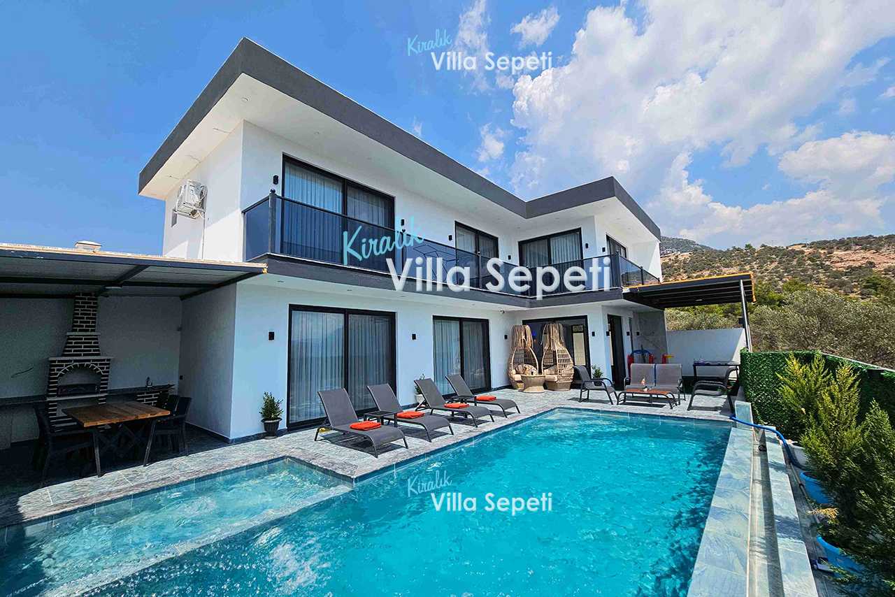 Villa Karaçi