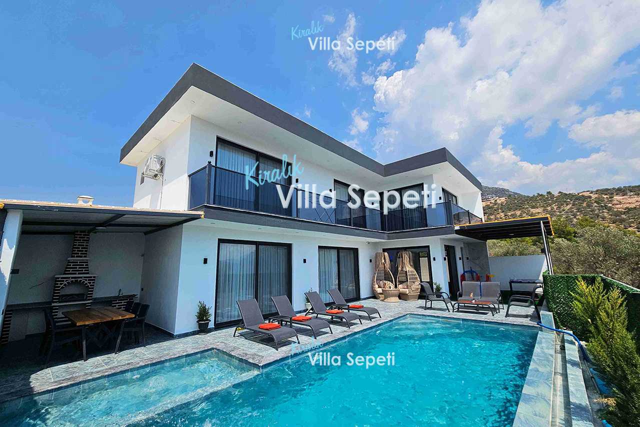 Villa Karaçi