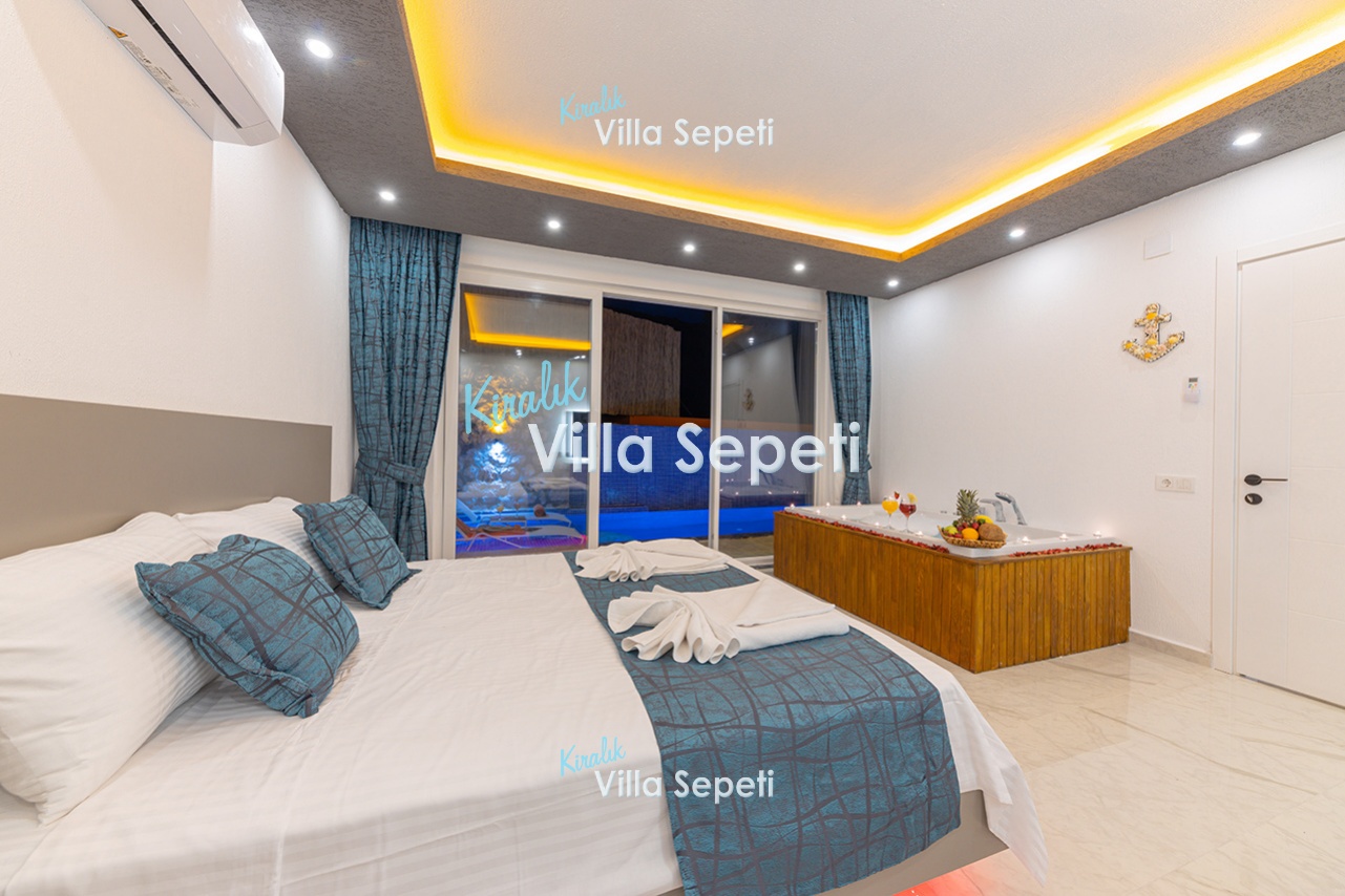 Villa Light 4