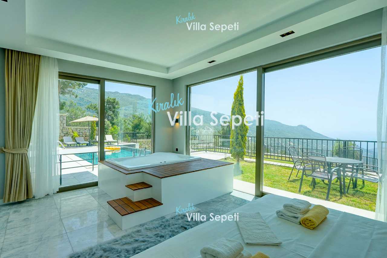 Villa Mercury