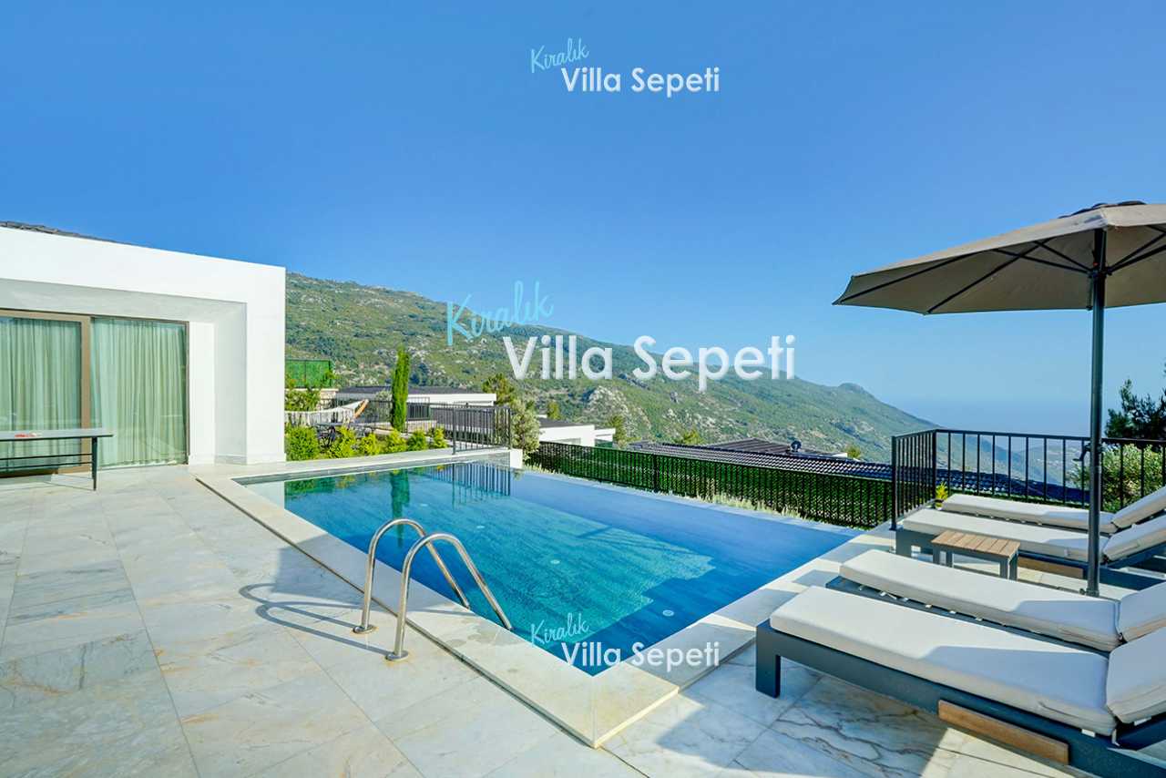 Villa Pluto