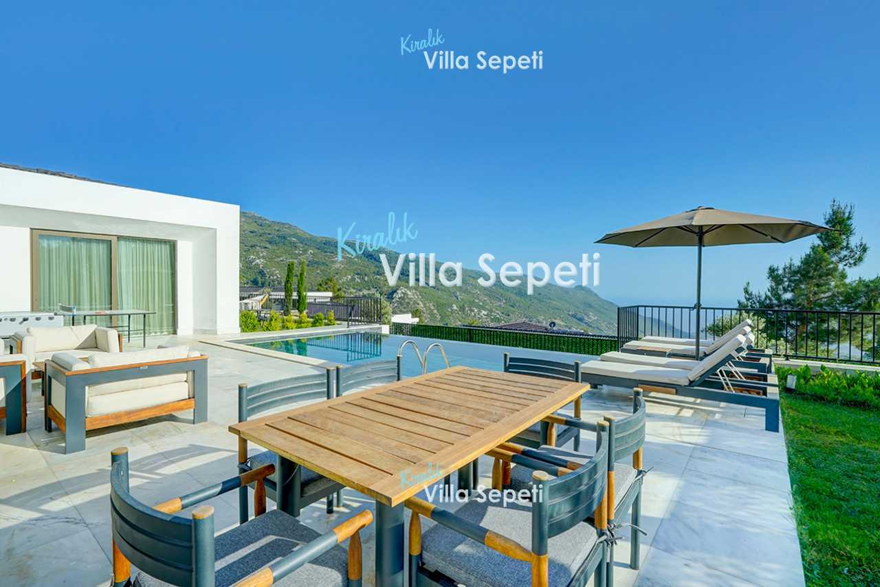 Villa Pluto